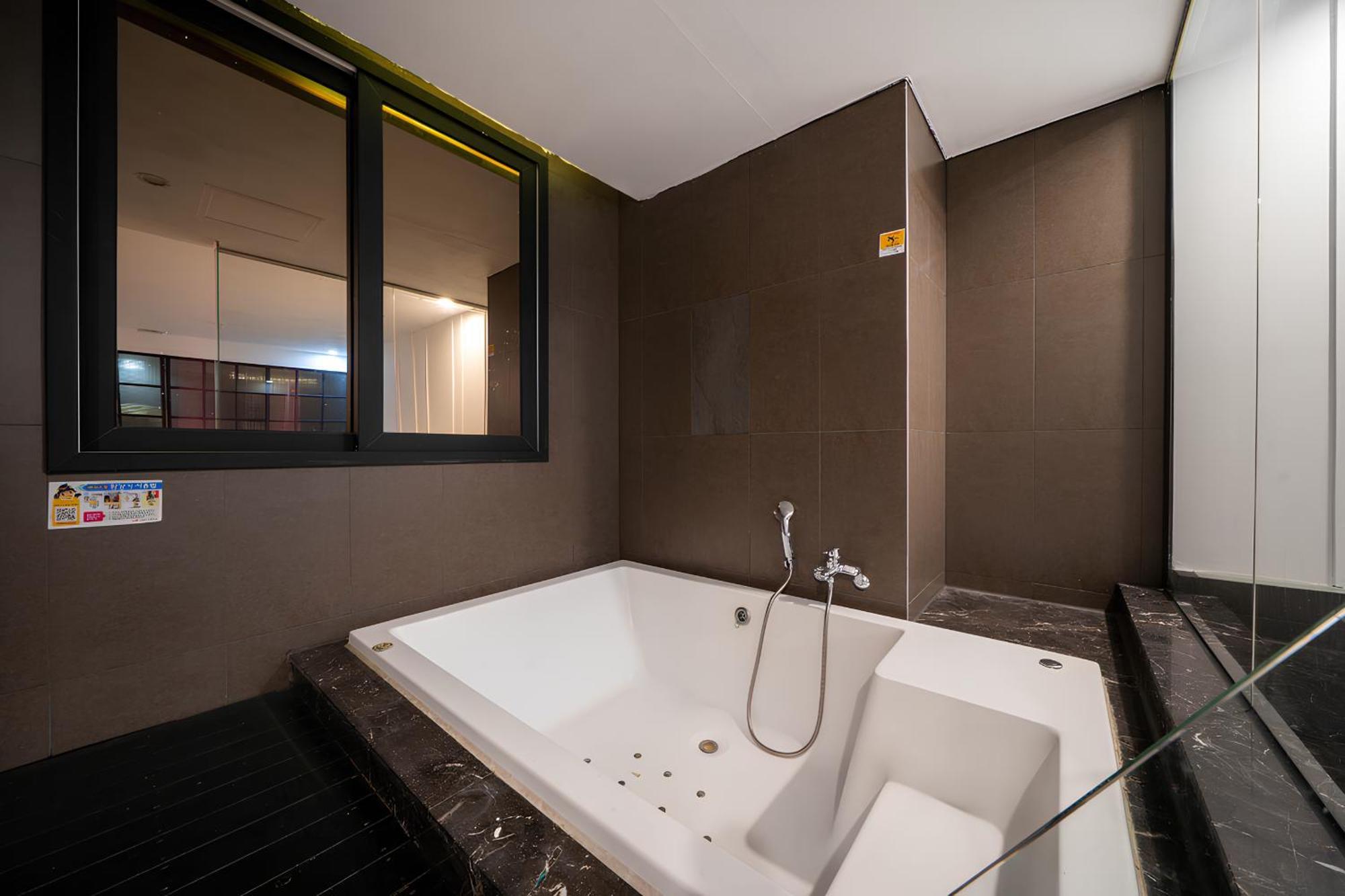 2 Heaven Hotel Seomyeon Busan Esterno foto